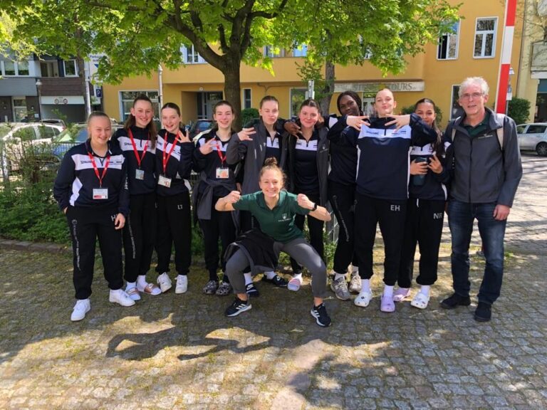 Kleines Finale verloren und doch verbessert zum Vorjahr: Die Hagerhof-Basketballmädchen belegen beim Bundesfinale des Schulwettbewerbs Jugend trainiert für Olympia & Paralympics den 4. Platz