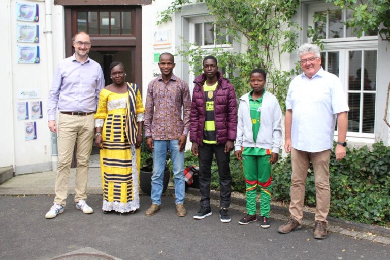 Gäste aus Burkina Faso besuchen Schloss Hagerhof