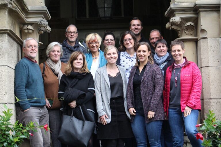 Hospitieren, diskutieren, avisieren – die Sekundarstufenkonferenz bringt Montessoriexpert:innen zusammen